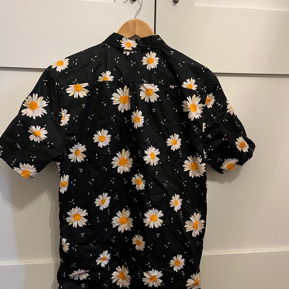 WESC short sleeve shirt with print in black brand new size Medium - Picture 4 of 4